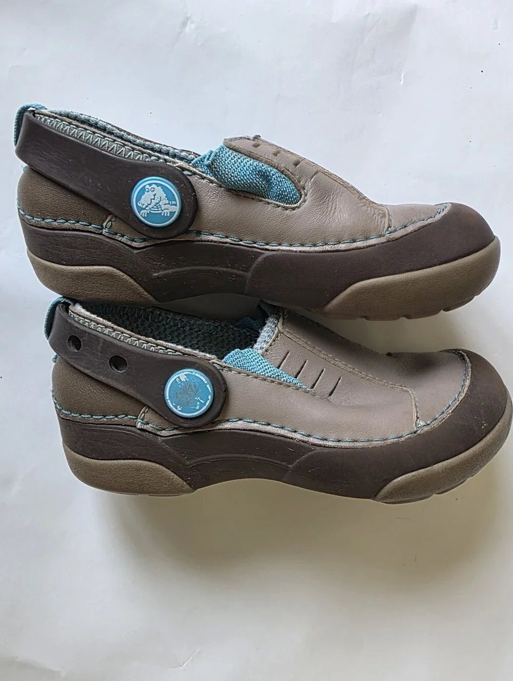 Kids Slip-On Clog Crocs Sneakers in Brown and Teal